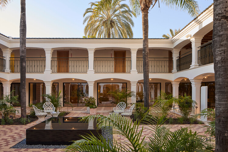 Kimpton Los Monteros Hotel / El Equipo Creativo - Fotografía exterior, Pilares