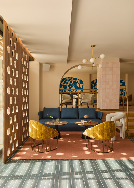 Kimpton Los Monteros Hotel / El Equipo Creativo - Fotografía interior, Comedor, Madera, Mesas, Iluminación, Sillas