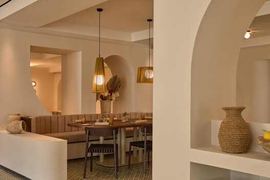 Kimpton Los Monteros Hotel / El Equipo Creativo - Fotografía interior, Comedor, Madera, Iluminación, Sillas