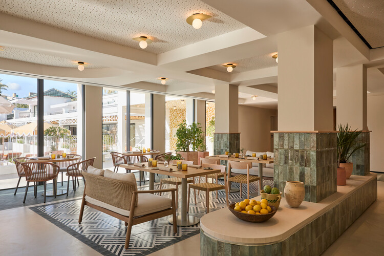 Kimpton Los Monteros Hotel / El Equipo Creativo - Fotografía interior, Comedor, Mesas, Sillas