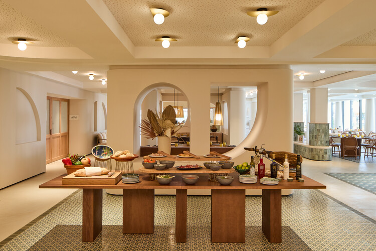 Kimpton Los Monteros Hotel / El Equipo Creativo - Fotografía interior, Comedor, Madera, Iluminación, Mesas, Sillas