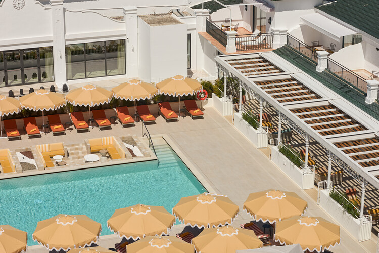 Kimpton Los Monteros Hotel / El Equipo Creativo - Fotografía interior, Comedor, Sillas