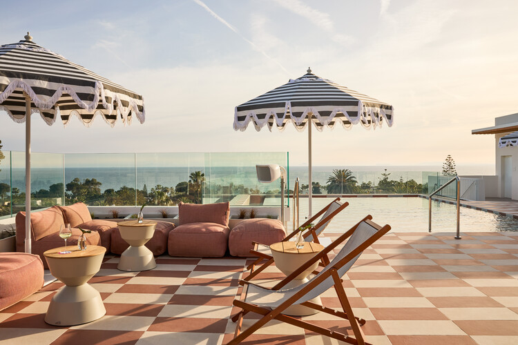 Kimpton Los Monteros Hotel / El Equipo Creativo - Fotografía interior, Sala de estar, Sillas, Patio