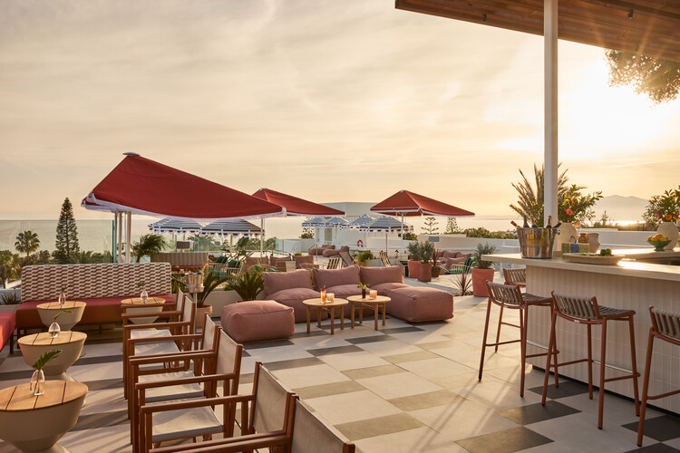 Kimpton Los Monteros Hotel / El Equipo Creativo - Fotografía interior, Sillas, Patio