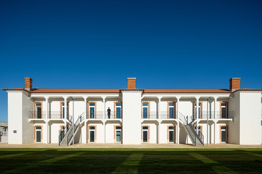 Rehabilitación Urbana del Barrio del Boneco / Adarq - André David, Arquitecto - Fotografía exterior, Fachada, Pilares, Balcón
