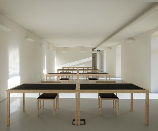 Rehabilitación Urbana del Barrio del Boneco / Adarq - André David, Arquitecto - Fotografía interior, Comedor, Madera, Mesas, Sillas