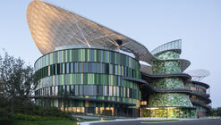 森林公园中的非常规会议中心 / THAD 素朴工作室