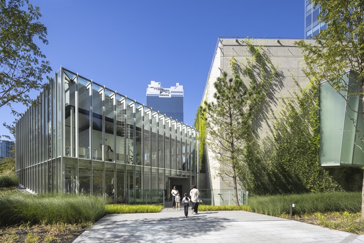 Grand Green Osaka / GGN + Nikken Sekkei + Mitsubishi Jisho Design + Obayashi Corporation + Takenaka Corporation + SANAA - Fotografia de Exterior, Vidro