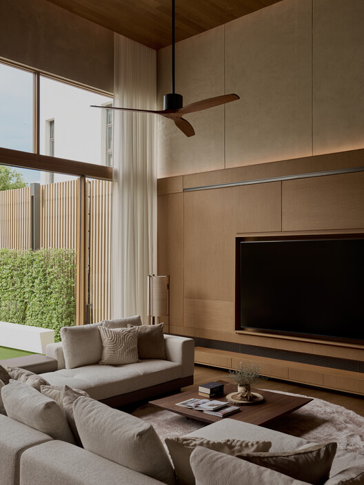 Casa Khun Atiruj / PAON Architects Co.,Ltd. - Fotografia de Interiores, Sala de Estar, Madeira