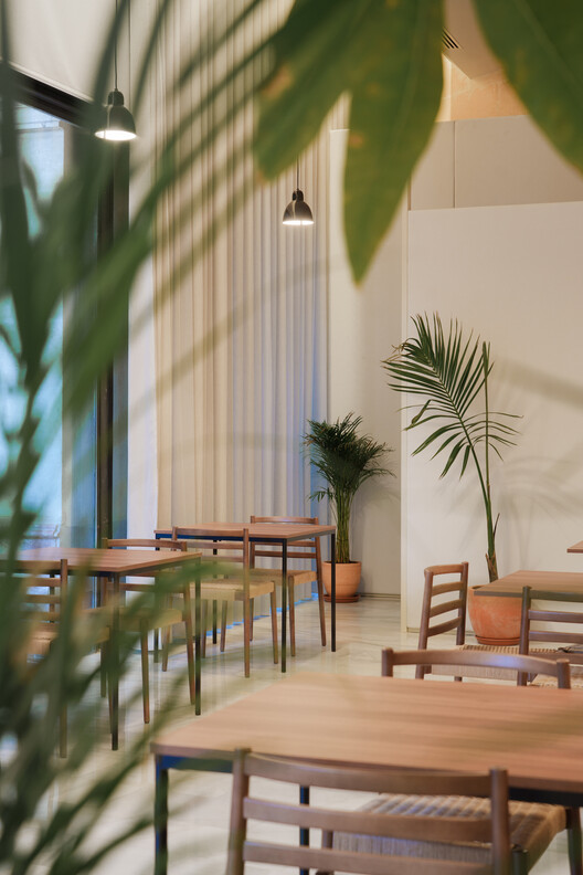 Café Renovation – CaixaForum Palma / VIVIM STUDIO - Fotografía interior, Comedor, Madera, Sillas