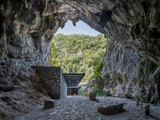 Architecture as an Invitation to Explore: 25 Visitor Centers Around the World - Image 13 of 28