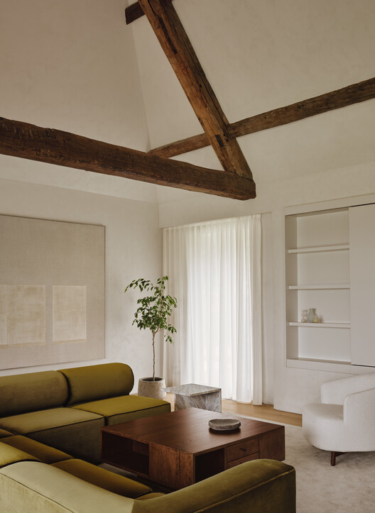 Residência BROM / Atelier Carle - Fotografia de Interiores, Sala de Estar, Madeira, Sofá, Mesa, Iluminação, Cadeira