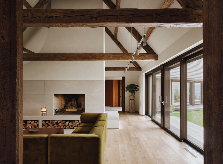 Residência BROM / Atelier Carle - Fotografia de Interiores, Madeira, Iluminação, Viga, Cadeira