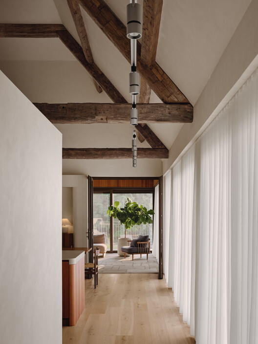 Residência BROM / Atelier Carle - Fotografia de Interiores, Madeira, Iluminação, Viga