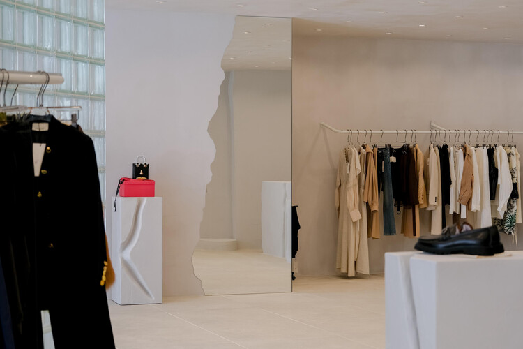 Erosion – Buzë Mustaqe Showroom / Phi+Architects - Imagen 8 de 30