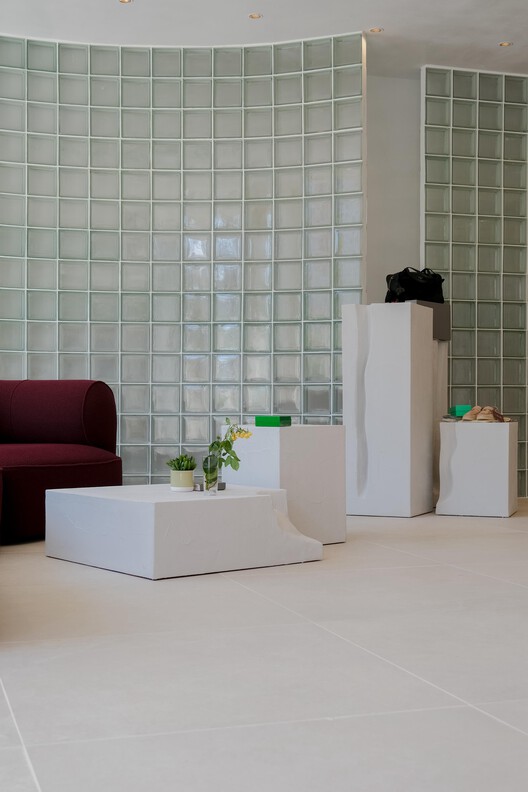 Erosion – Buzë Mustaqe Showroom / Phi+Architects - Imagen 13 de 30