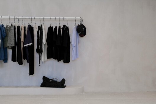 Erosion – Buzë Mustaqe Showroom / Phi+Architects - Fotografía interior, Armarios