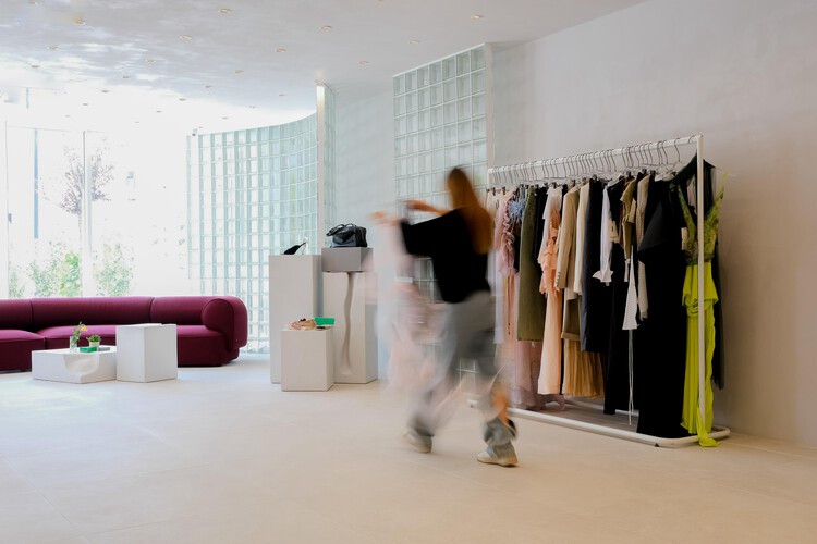 Erosion – Buzë Mustaqe Showroom / Phi+Architects - Fotografía interior, Armarios