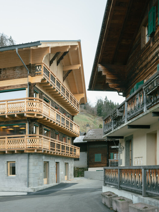  Residential Chalet Conversion into Administrative Building / Madeleine architectes - Exterior Photography, Balcony
