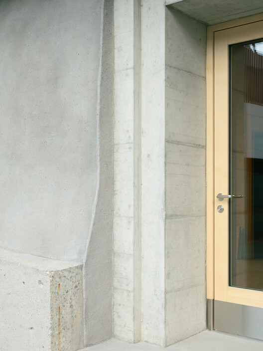  Residential Chalet Conversion into Administrative Building / Madeleine architectes - Image 17 of 37