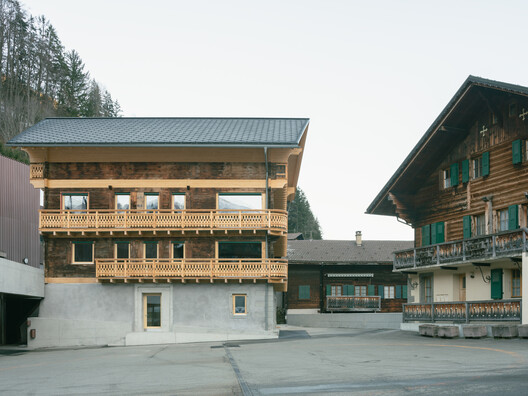 Residential Chalet Conversion into Administrative Building / Madeleine architectes