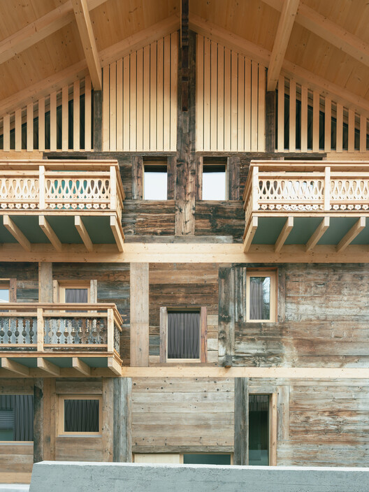  Residential Chalet Conversion into Administrative Building / Madeleine architectes - Interior Photography, Wood, Beam, Balcony