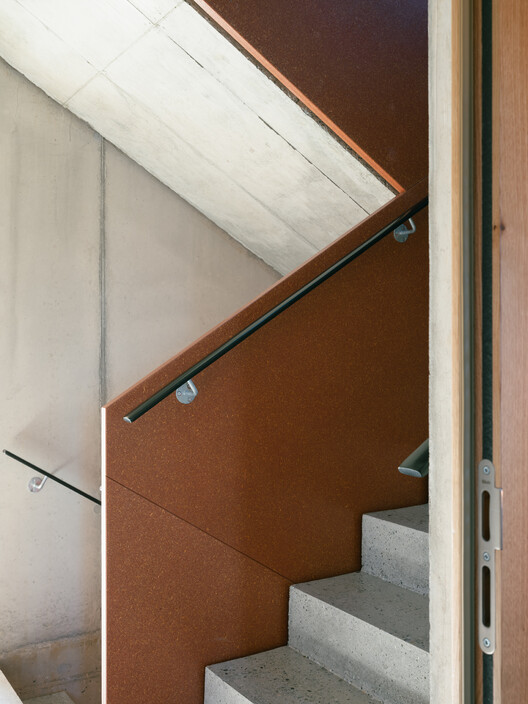  Residential Chalet Conversion into Administrative Building / Madeleine architectes - Image 15 of 37