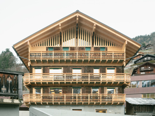  Residential Chalet Conversion into Administrative Building / Madeleine architectes - Image 3 of 37