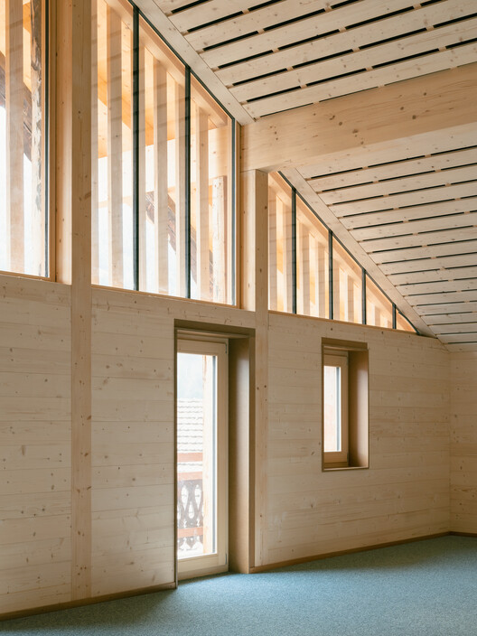  Residential Chalet Conversion into Administrative Building / Madeleine architectes - Image 5 of 37