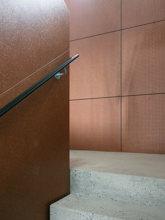  Residential Chalet Conversion into Administrative Building / Madeleine architectes - Image 14 of 37