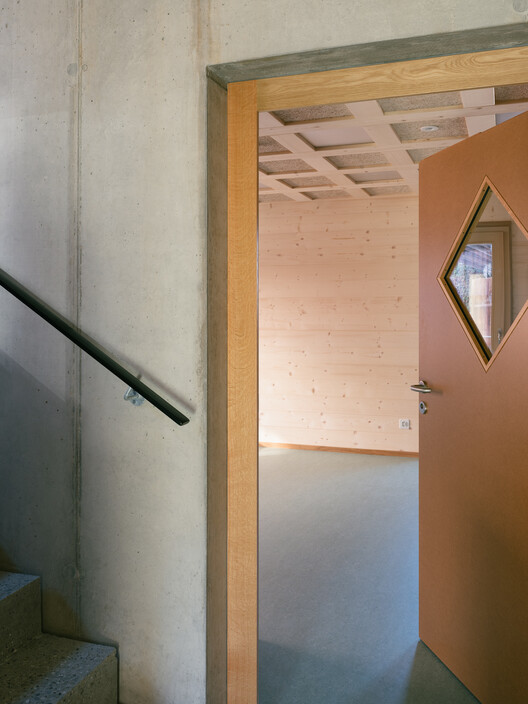  Residential Chalet Conversion into Administrative Building / Madeleine architectes - Image 11 of 37