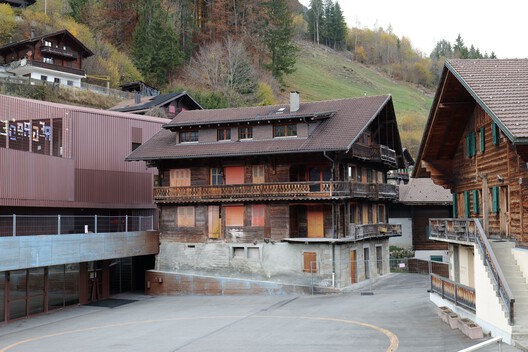  Residential Chalet Conversion into Administrative Building / Madeleine architectes - Exterior Photography, Concrete