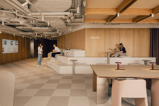 Mute Unveils Europe’s First Fully Adaptable Office in Warsaw - Image 4 of 10