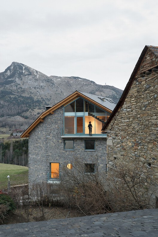 Context-Responsive Architecture in Spain: 7 Projects Highlighting Material Strategies - Image 13 of 17