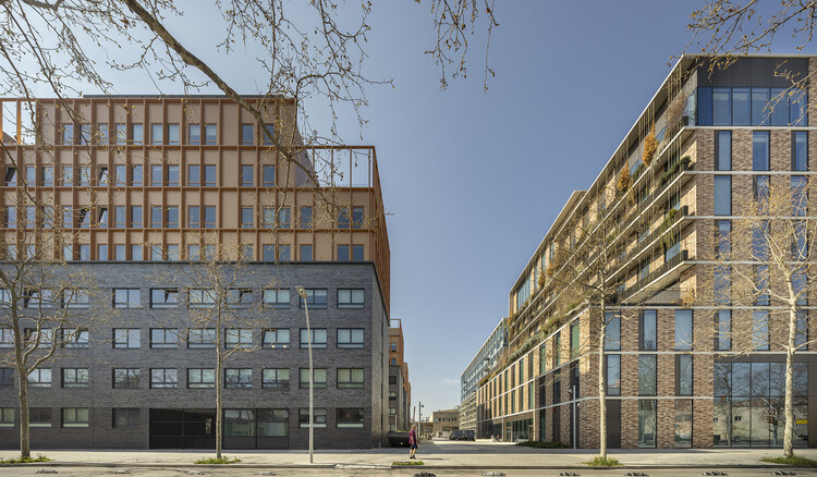 Context-Responsive Architecture in Spain: 7 Projects Highlighting Material Strategies - Image 16 of 17