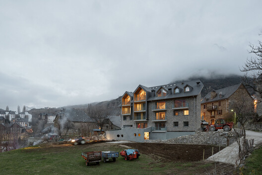 Context-Responsive Architecture in Spain: 7 Projects Highlighting Material Strategies - Image 14 of 17