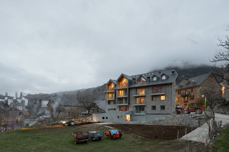 Context-Responsive Architecture in Spain: 7 Projects Highlighting Material Strategies - Image 14 of 17