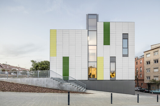 Context-Responsive Architecture in Spain: 7 Projects Highlighting Material Strategies - Image 4 of 17
