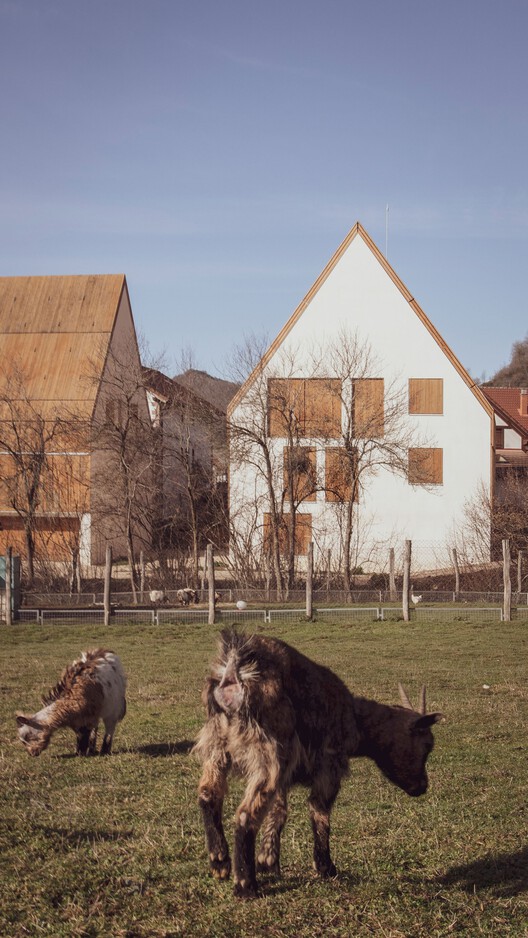 Context-Responsive Architecture in Spain: 7 Projects Highlighting Material Strategies - Image 5 of 17