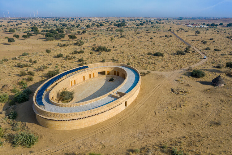 Learning Circles: 12 Educational Projects with Elliptical Plans - Image 1 of 47