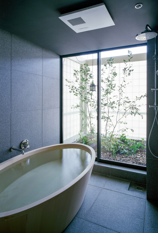 Private lodging in Minato-ku / FujiwaraMuro Architects - Image 15 of 36