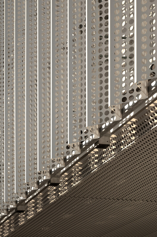 Roshen Logistics Center / prototype - Image 19 of 29