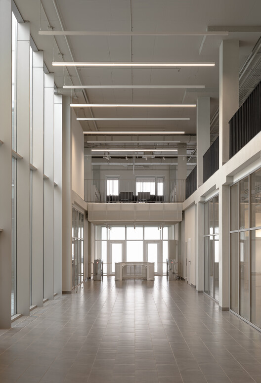 Roshen Logistics Center / prototype - Image 4 of 29