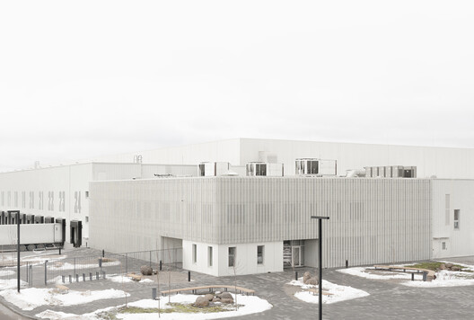 Roshen Logistics Center / prototype - Image 6 of 29
