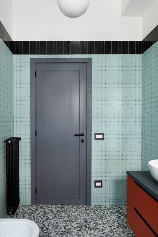 VDS House / 02A | studio - Interior Photography, Bathroom, Door, Glass, Sink