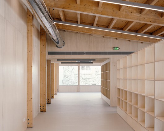 Biblioteca Tercer Lugar “La Source” / NAS architecture - Fotografía interior, Armarios, Madera, Fijación Vigas