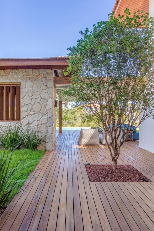Casa IA / FRS Arquitetura - Fotografia de Exterior, Madeira, Jardim, Terraço