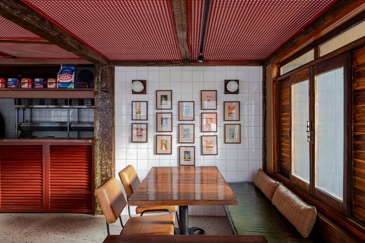 Pizzaria Pissa / FRS Arquitetura - Fotografia de Interiores, Sala de Estar, Madeira, Mesa, Cadeira, Vidro, Viga