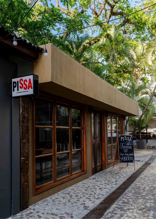 Pizzaria Pissa / FRS Arquitetura - Fotografia de Exterior, Madeira, Porta