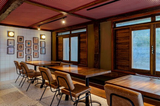 Pizzaria Pissa / FRS Arquitetura - Fotografia de Interiores, Madeira, Mesa, Cadeira, Iluminação, Vidro